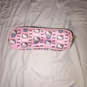 Hello Kitty Stoney Clover Slim Pouch